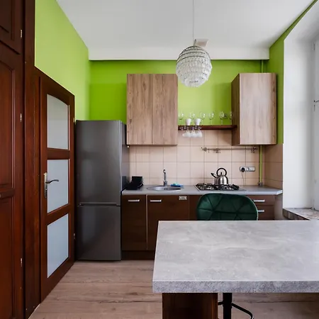 Jaracza Downtown By Bookinghost *