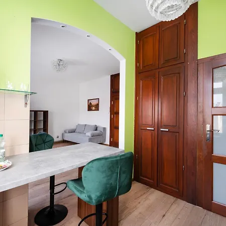 Jaracza Downtown By Bookinghost