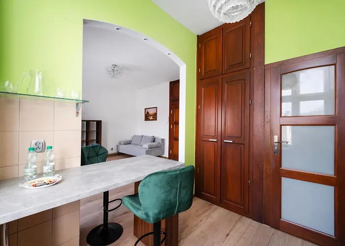 Jaracza Downtown By Bookinghost