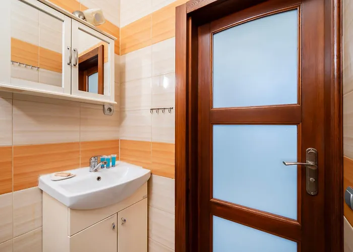 Jaracza Downtown By Bookinghost * לודז'